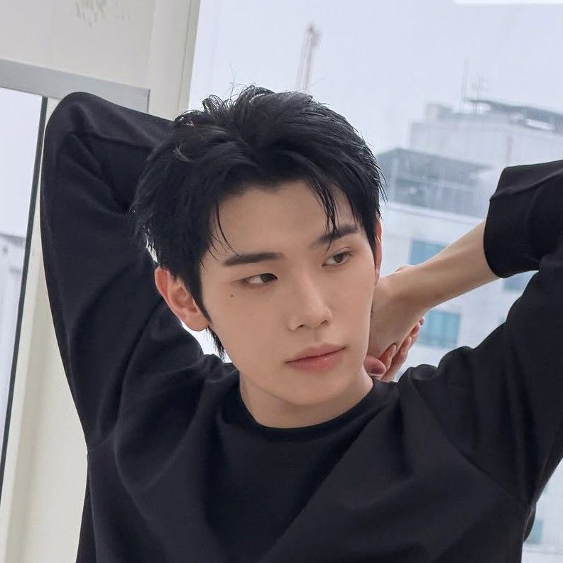 A moment captured by Kim Taerae (ZEROBASEONE)'s fan