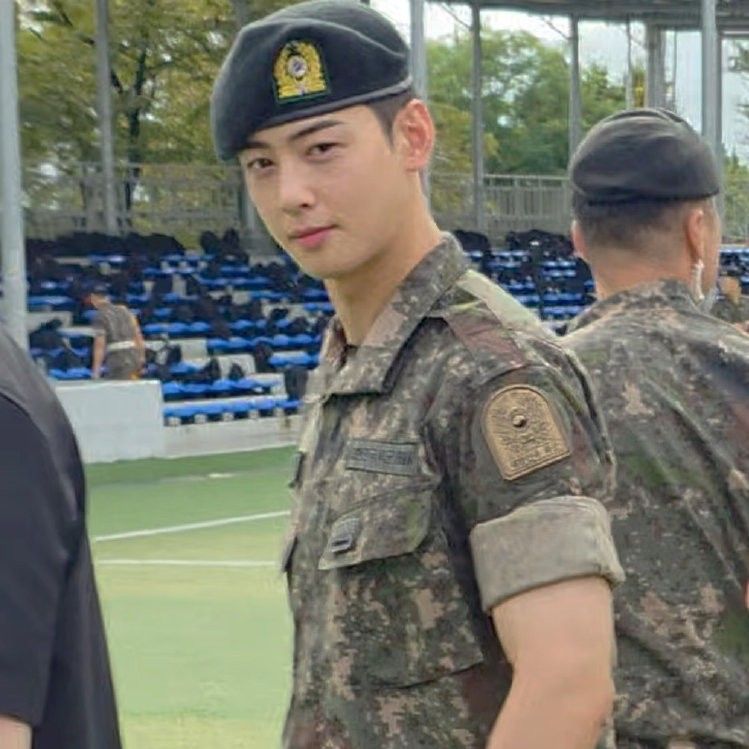 Foto terbaru Eunwoo (ASTRO)