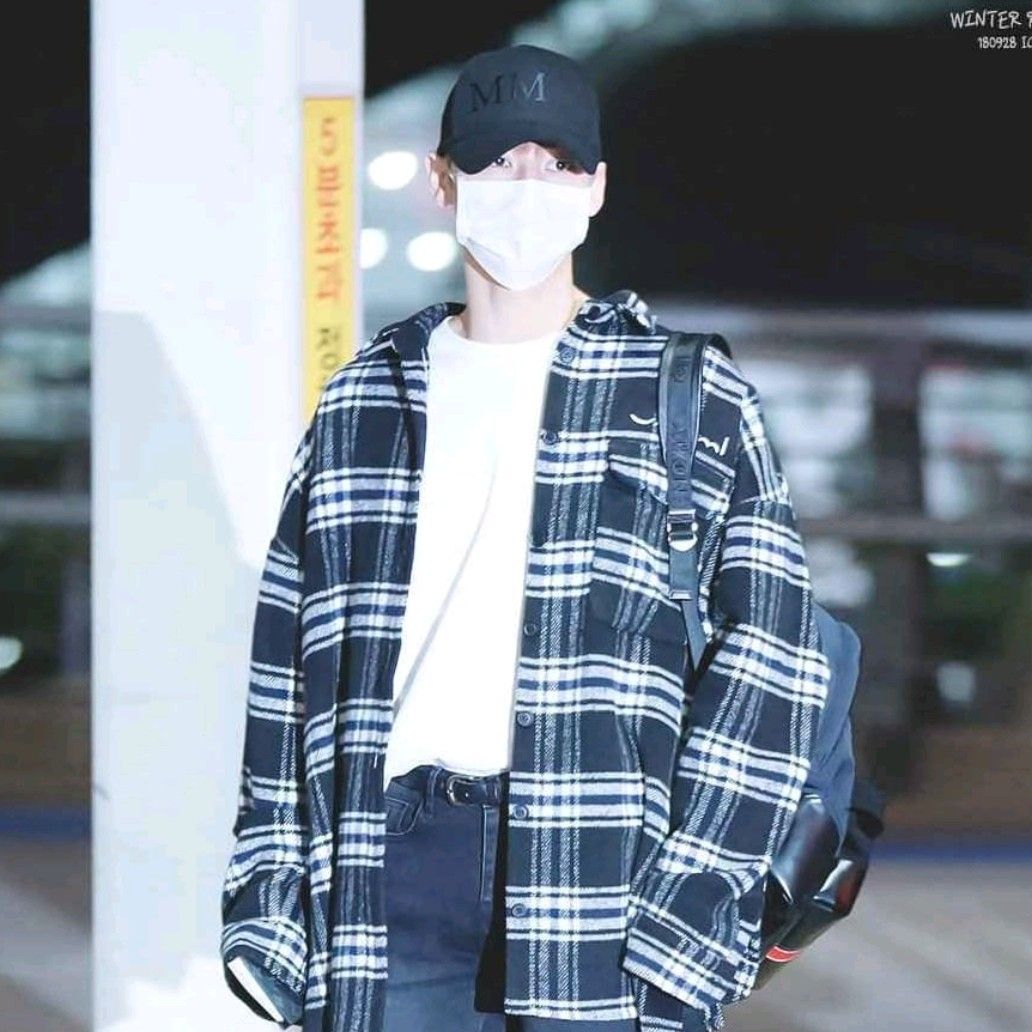 A moment captured by Hwang Minhyun's fan