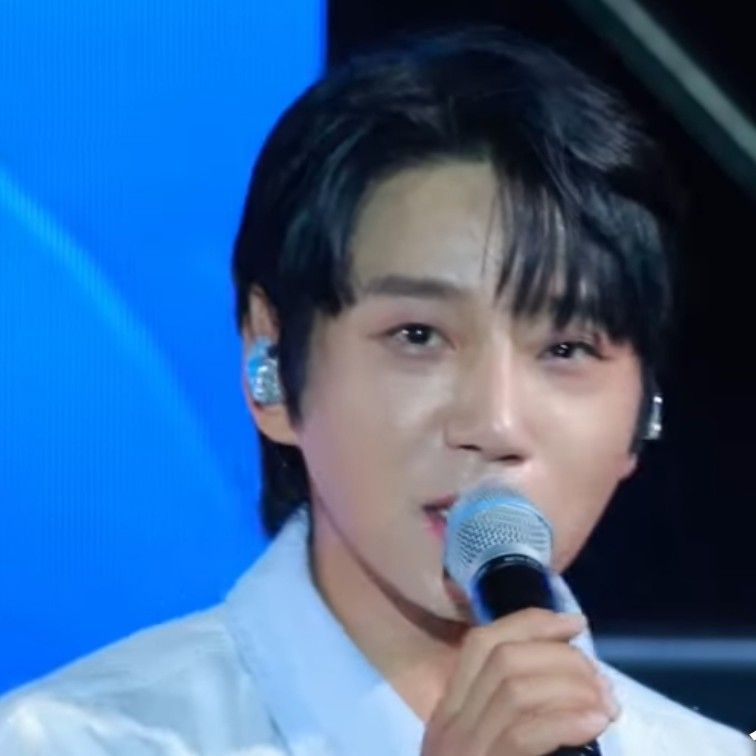 Latest photo of Hwang Chiyeol