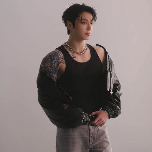 Foto aktivitas terbaru Jungkook (BTS)