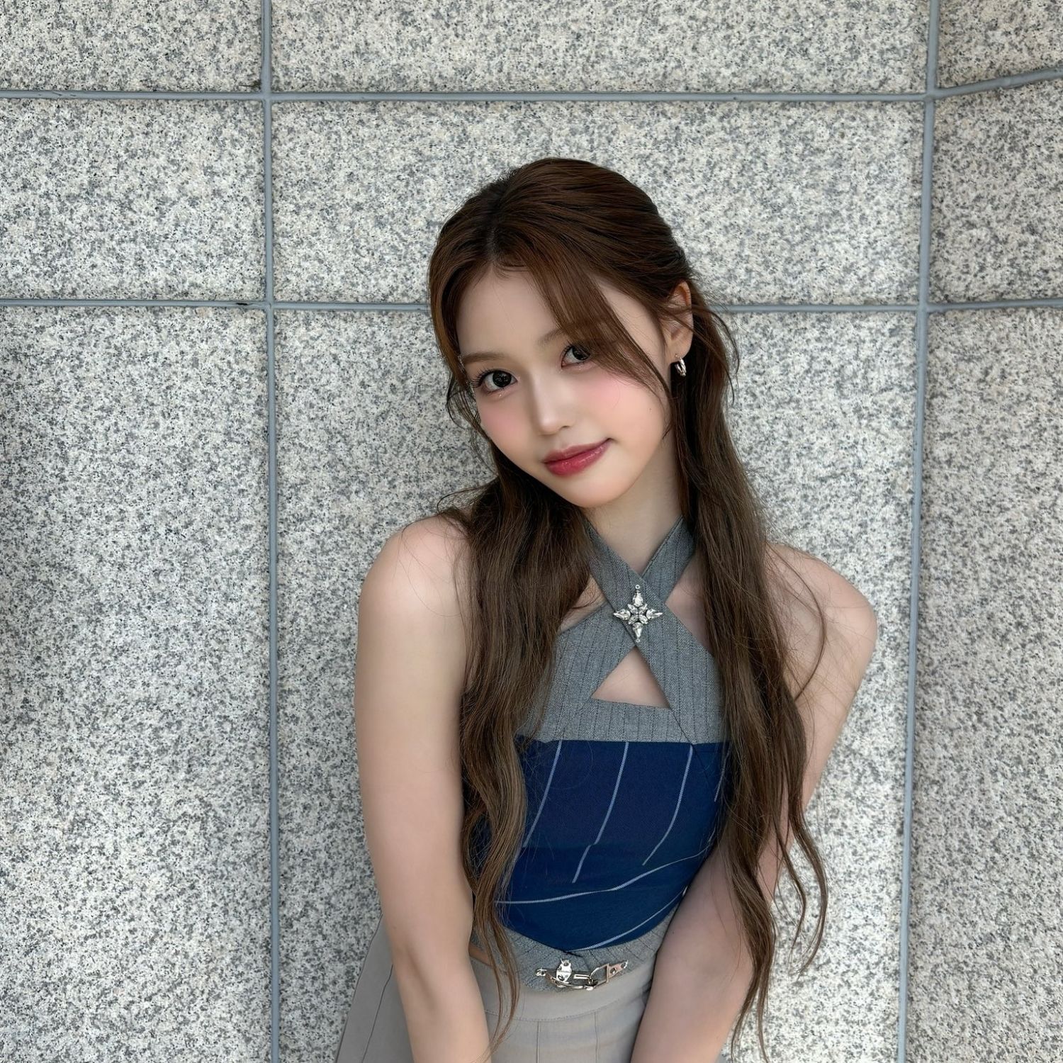 Behind-the-scenes cut of Jeong Saebi (izna)