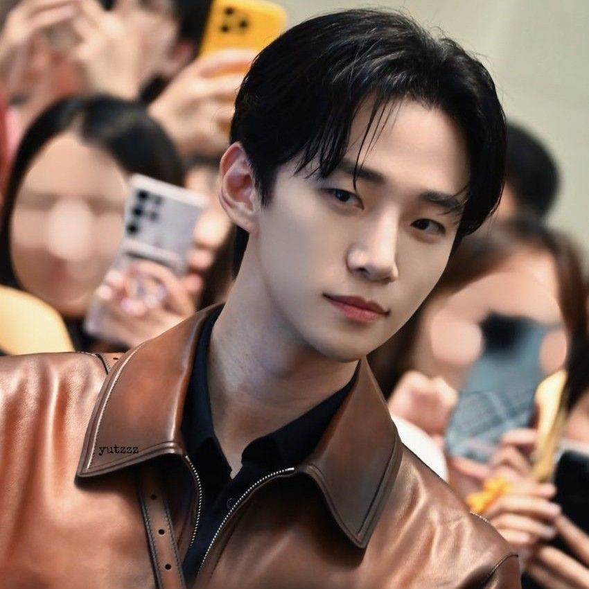 Behind-the-scenes cut of Junho (2PM)