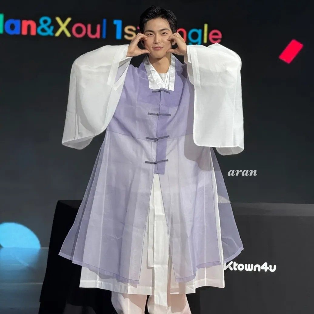 A moment captured by Seunghan's fan