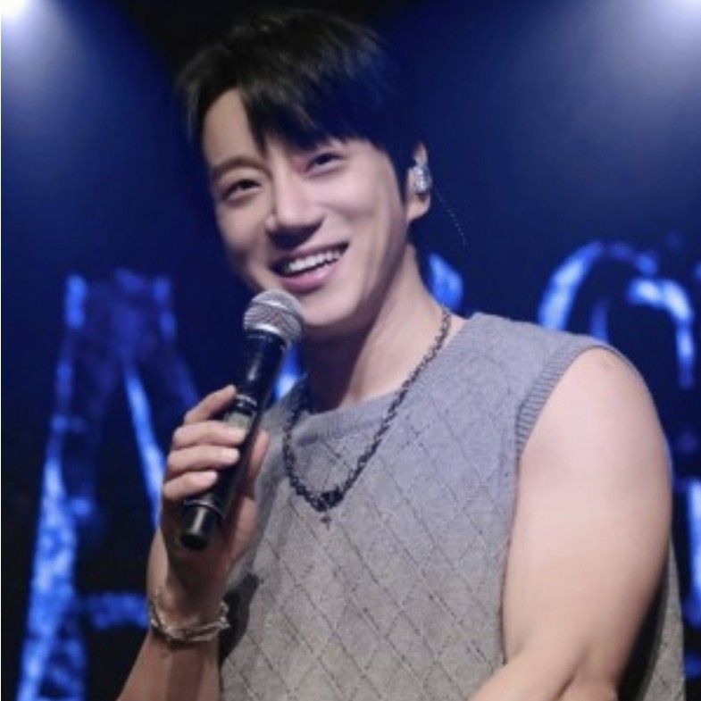 Latest photo of Hwang Chiyeol