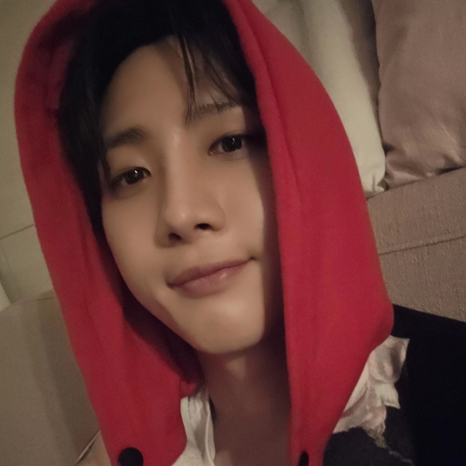 A moment captured by Hui (PENTAGON)'s fan