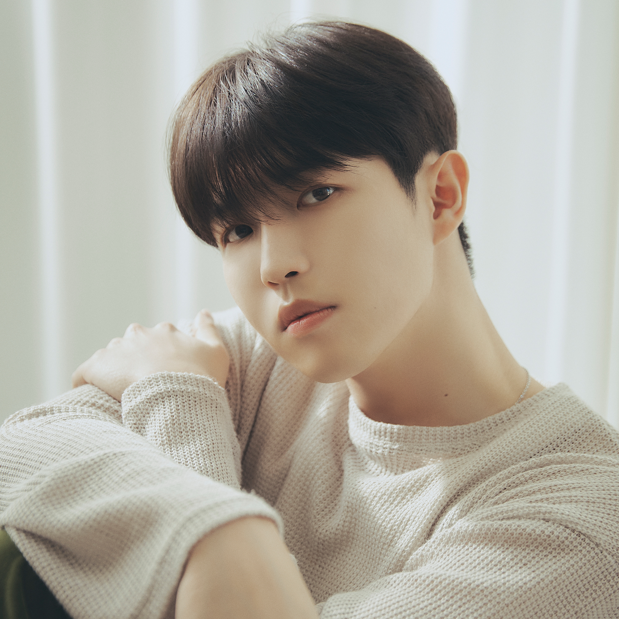 Behind-the-scenes cut of Kim Jaehwan
