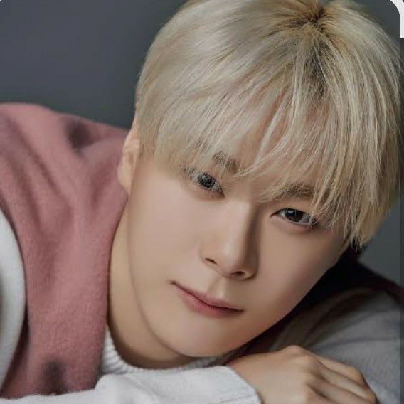 Foto terbaru Moonbin (ASTRO)