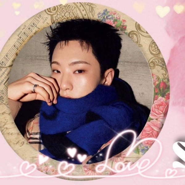Signature photo of Hoshi (SEVENTEEN) capturing their charm