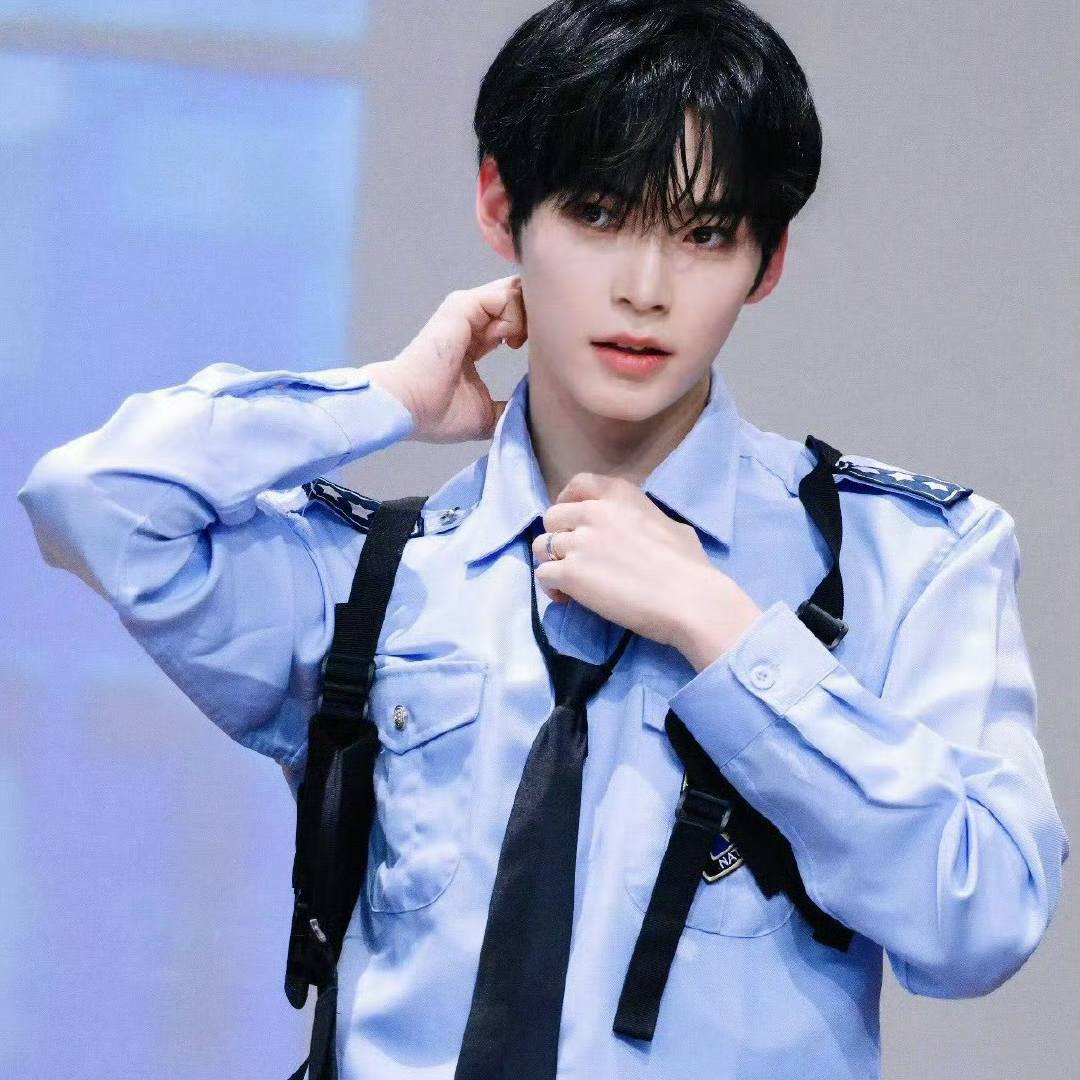 Behind-the-scenes cut of Sung Hanbin (ZEROBASEONE)