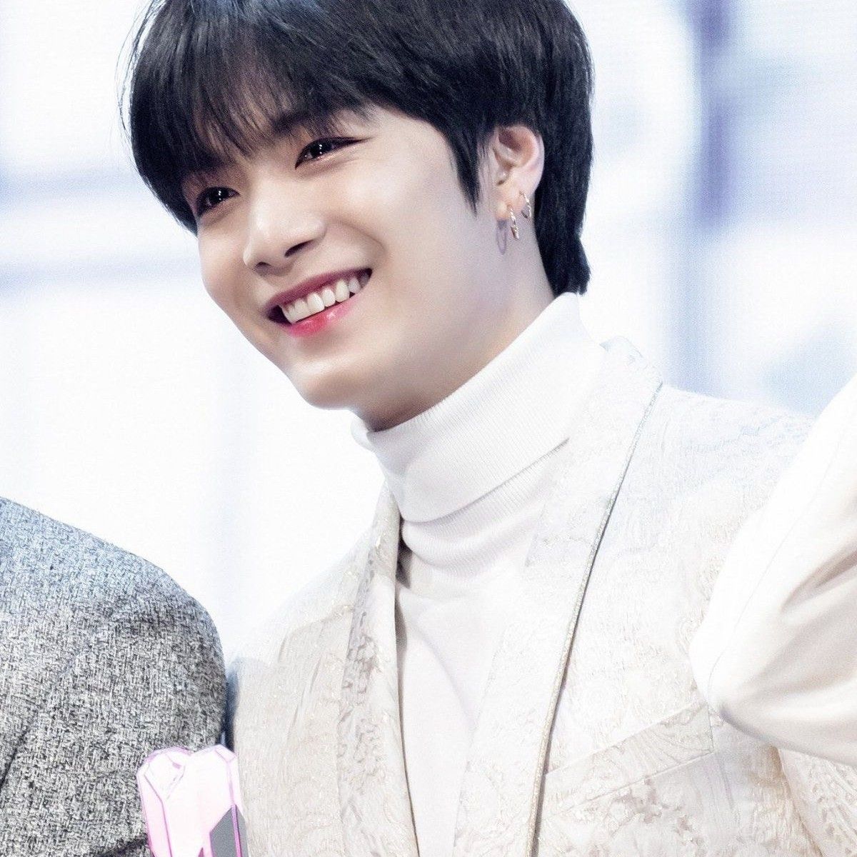 A moment captured by Kim Jonghyeon's fan