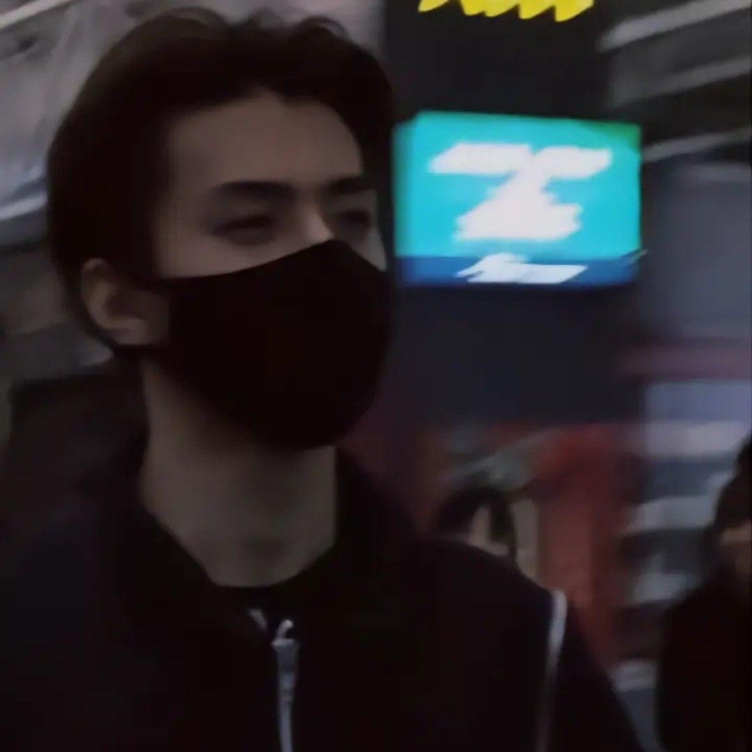 Foto aktivitas terbaru Sehun (EXO)