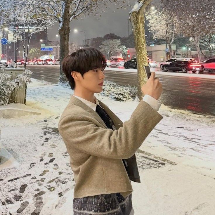 A moment captured by Hyunsuk (CIX)'s fan