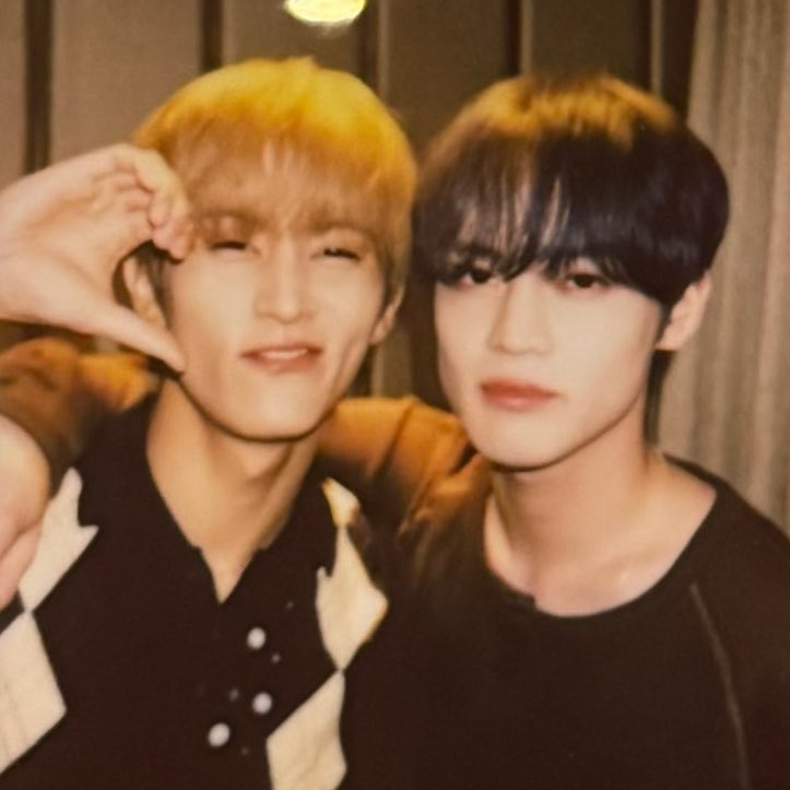 A moment captured by Mark (NCT 127, NCT DREAM)'s fan