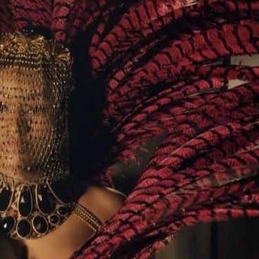 Behind-the-scenes cut of Nicki Minaj