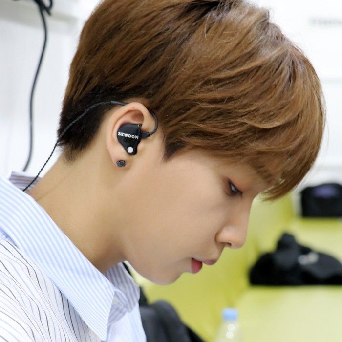 A moment captured by Jeong Sewoon's fan