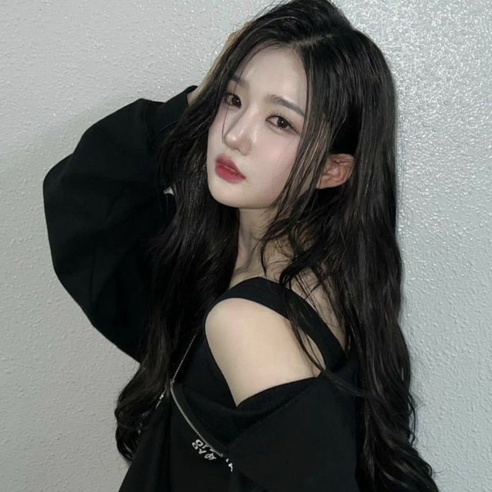 Recent activity shot of Kim Yooyeon (tripleS)