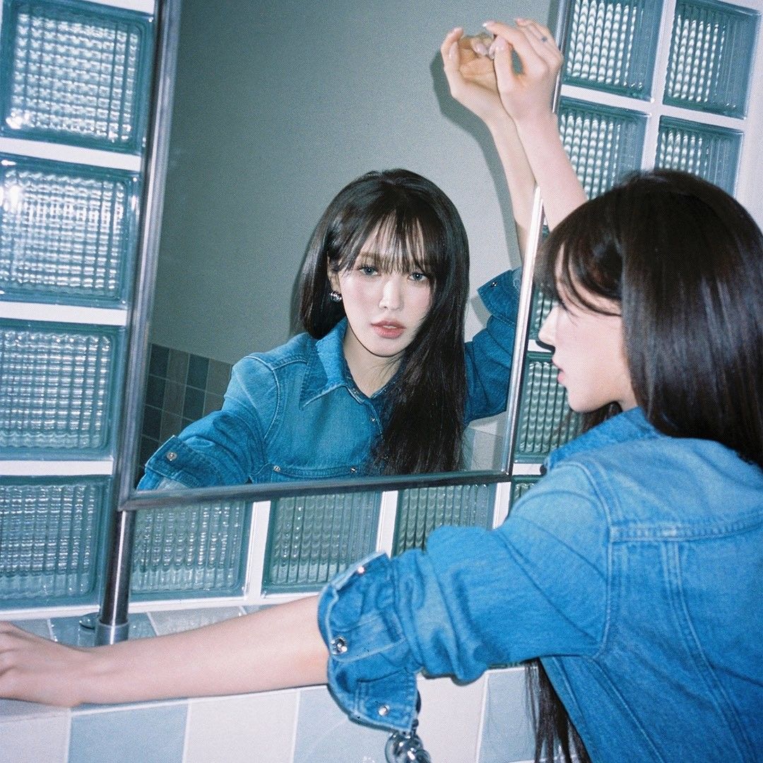 Behind-the-scenes cut of Wendy (Red Velvet)