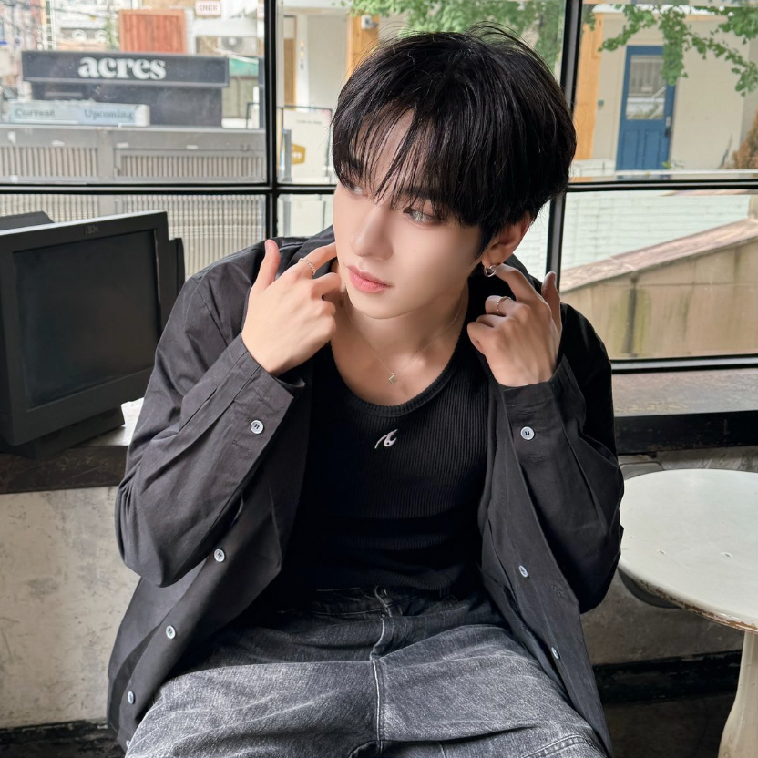 Behind-the-scenes cut of Hanjun (n.SSign)