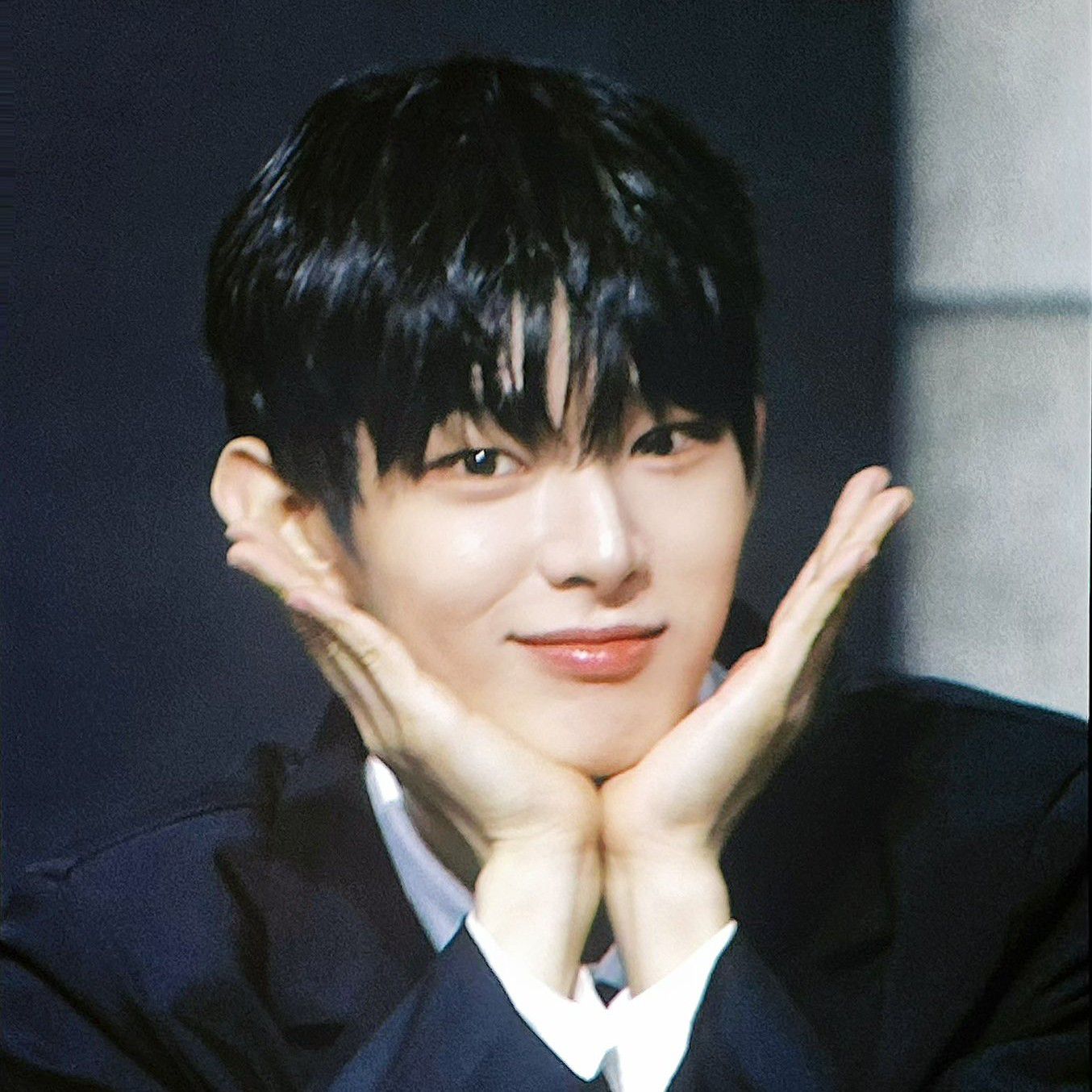 A moment captured by Steven (AHOF)'s fan