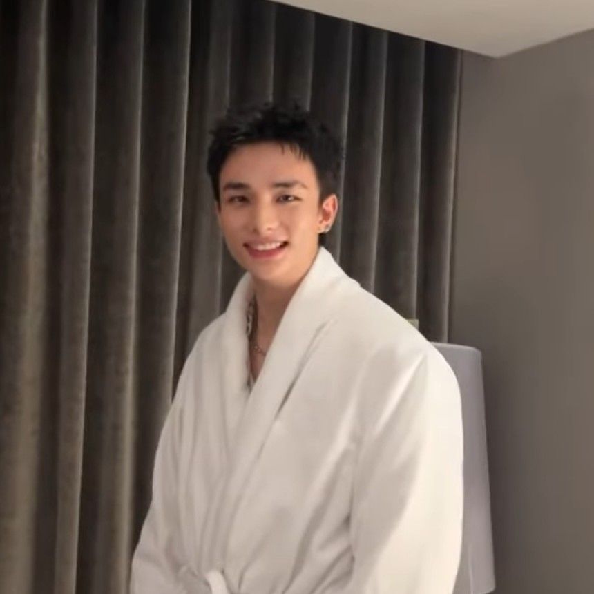 Latest photo of Hyunjin (Stray Kids)