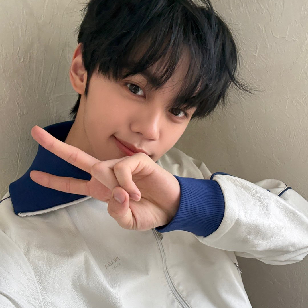 Latest photo of Kim Gyuvin (ZEROBASEONE)