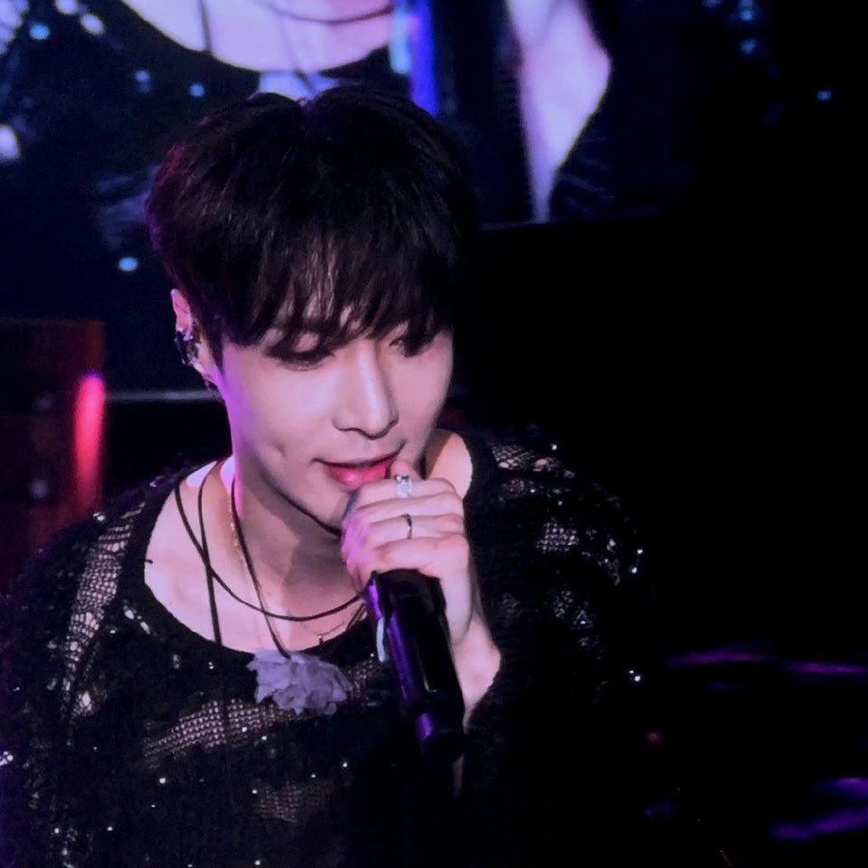 Foto aktivitas terbaru Lay (EXO)