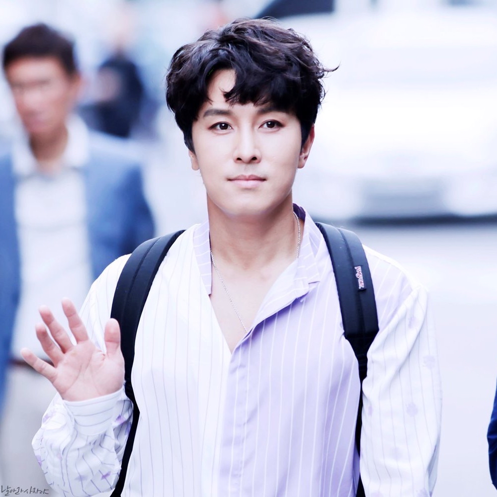 A moment captured by Kim Dongwan (SHINHWA)'s fan