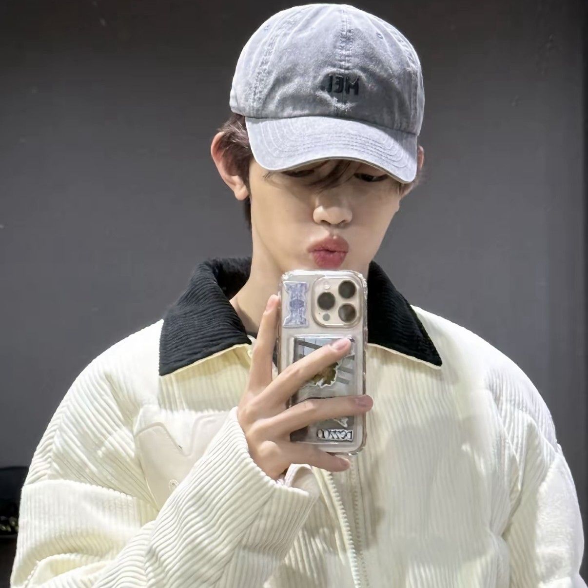 Behind-the-scenes cut of Zhang Hao (ZEROBASEONE)