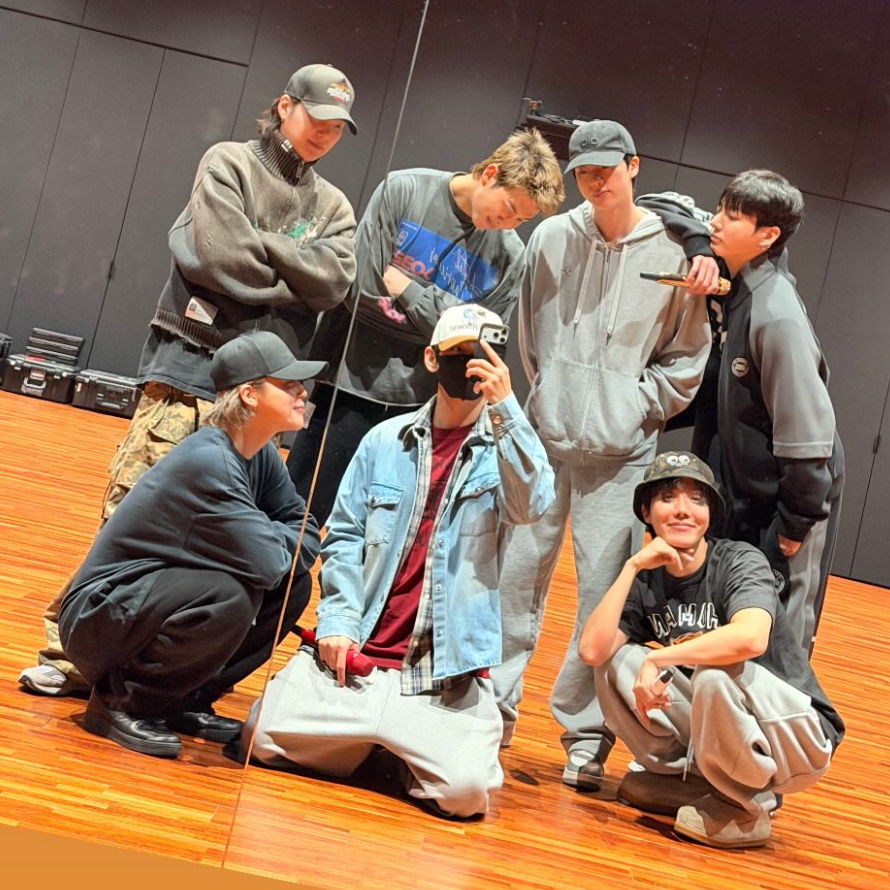 뷔 (방탄소년단)의 비하인드 컷