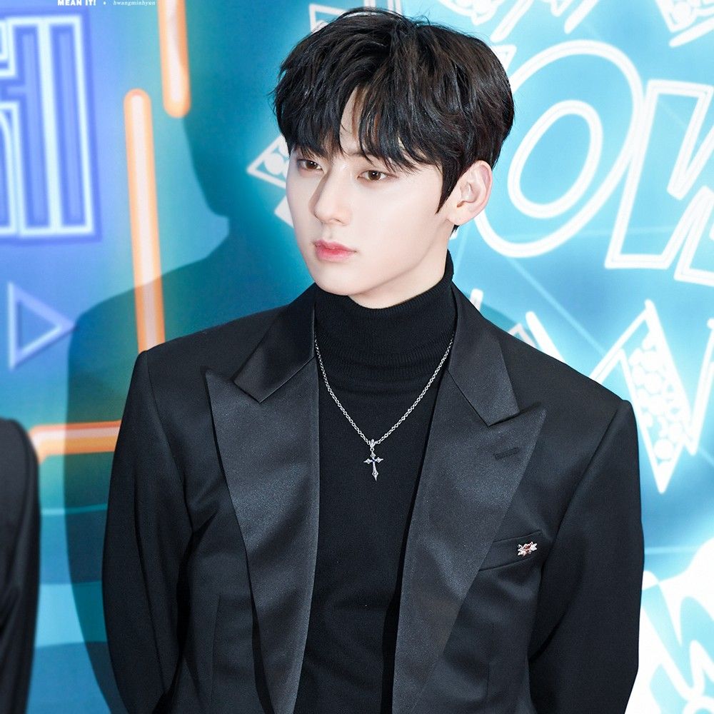 황민현 최근 활동샷