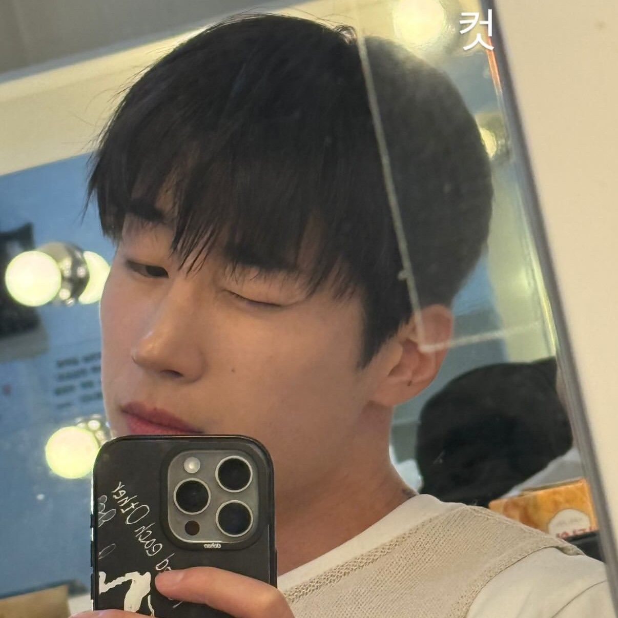 Behind-the-scenes cut of Han Seungwoo