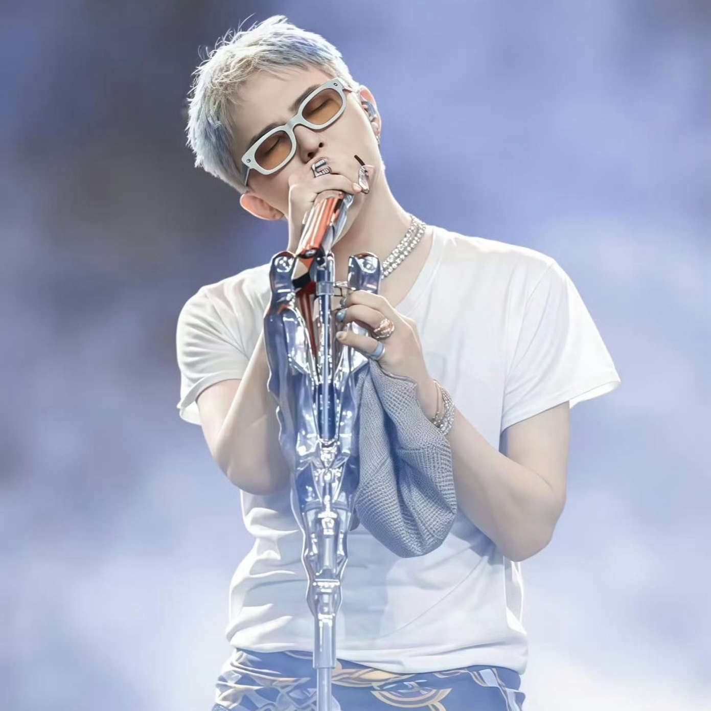 Behind-the-scenes cut of G-DRAGON (BIGBANG)