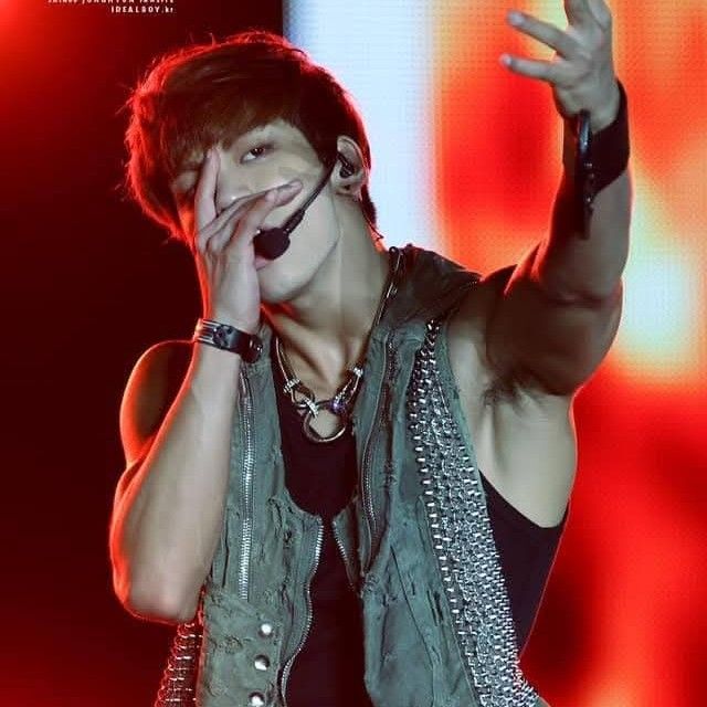 A moment captured by Jonghyun (SHINee)'s fan