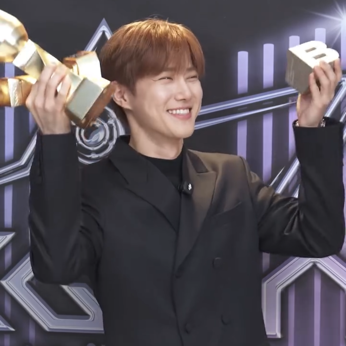 Behind-the-scenes cut of Suho (EXO)