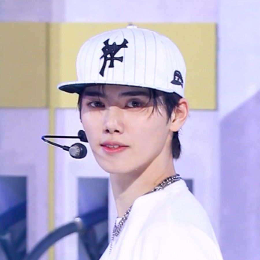 Recent activity shot of Minhee (CRAVITY)