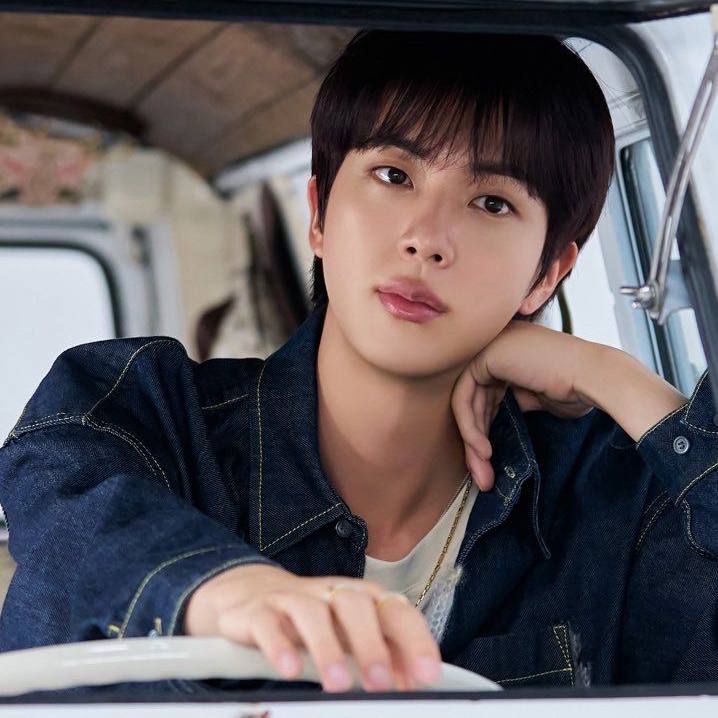 Jin (防弹少年团)的最新照片