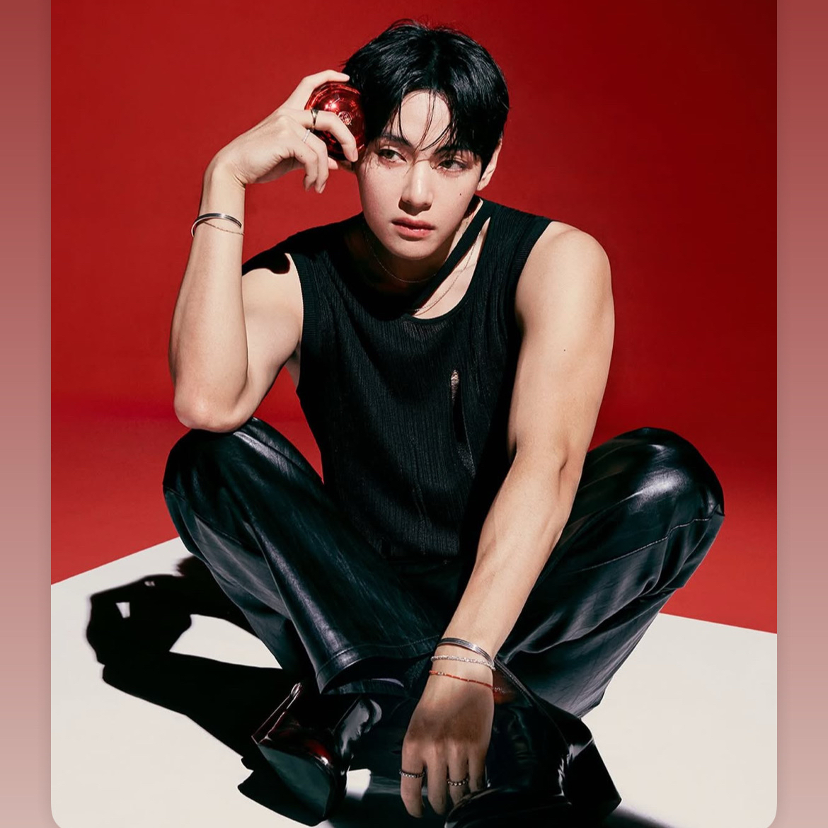 뷔 (방탄소년단)의 최신 사진