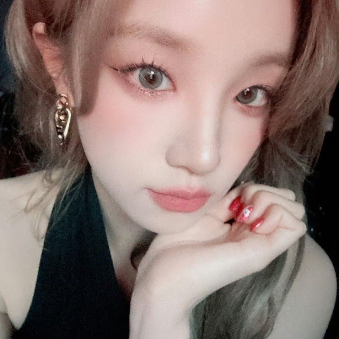 Behind-the-scenes cut of Yuqi (i-dle)