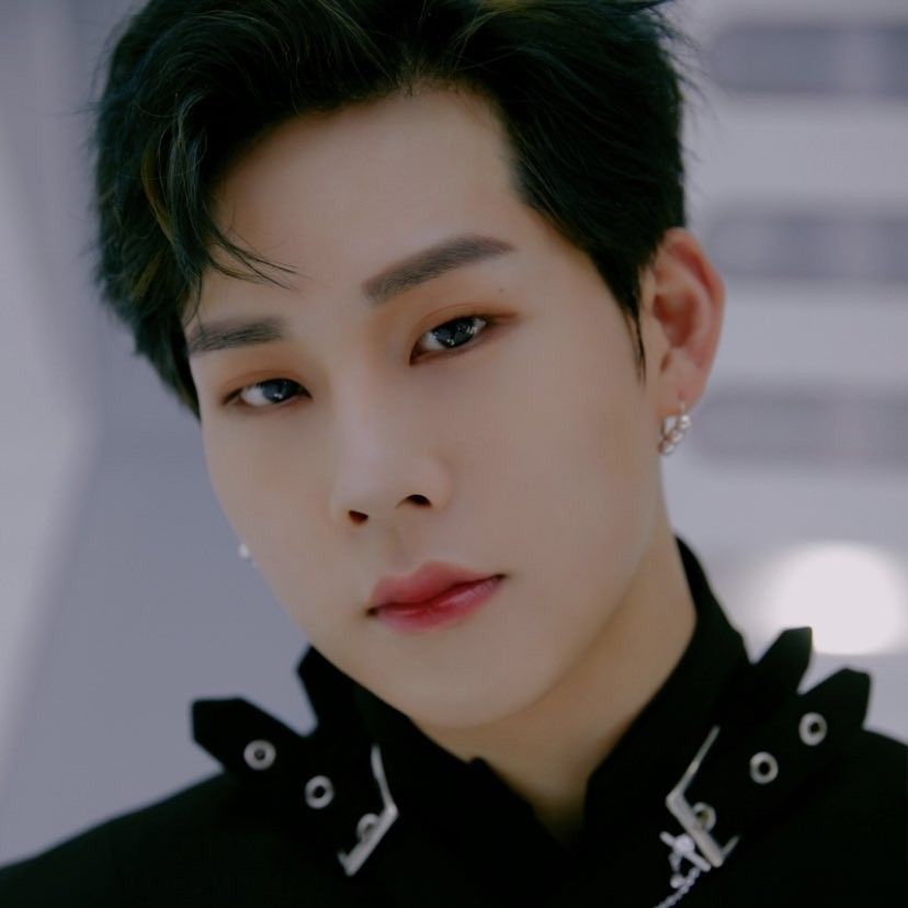 周宪 (MONSTA X)的最新照片