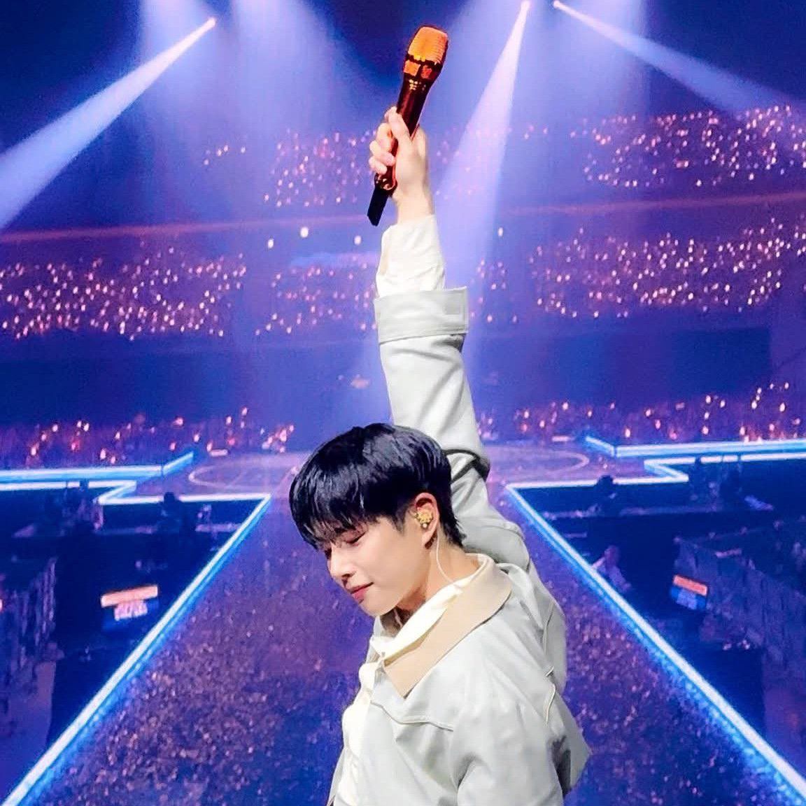 A moment captured by MJ (ASTRO)'s fan