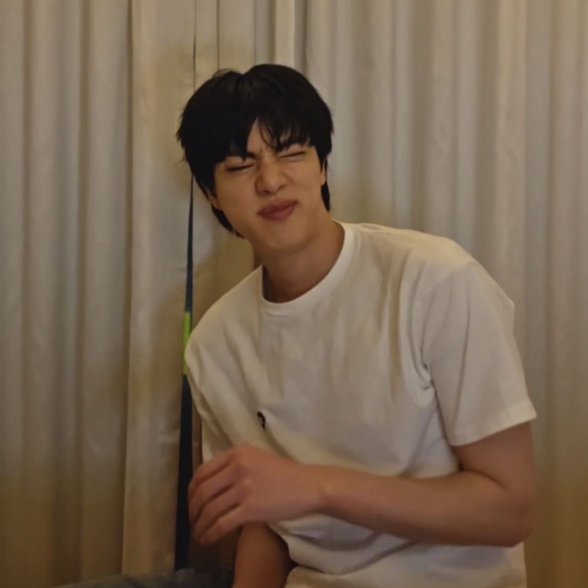 Foto terbaru Jin (BTS)
