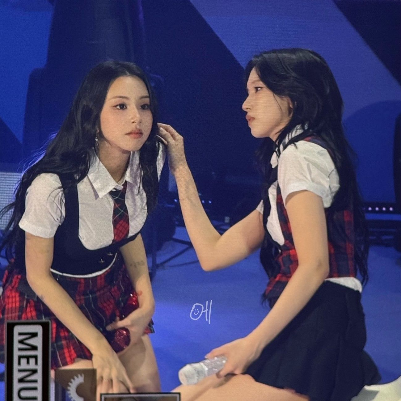 Momen yang diabadikan oleh penggemar Mina (TWICE)