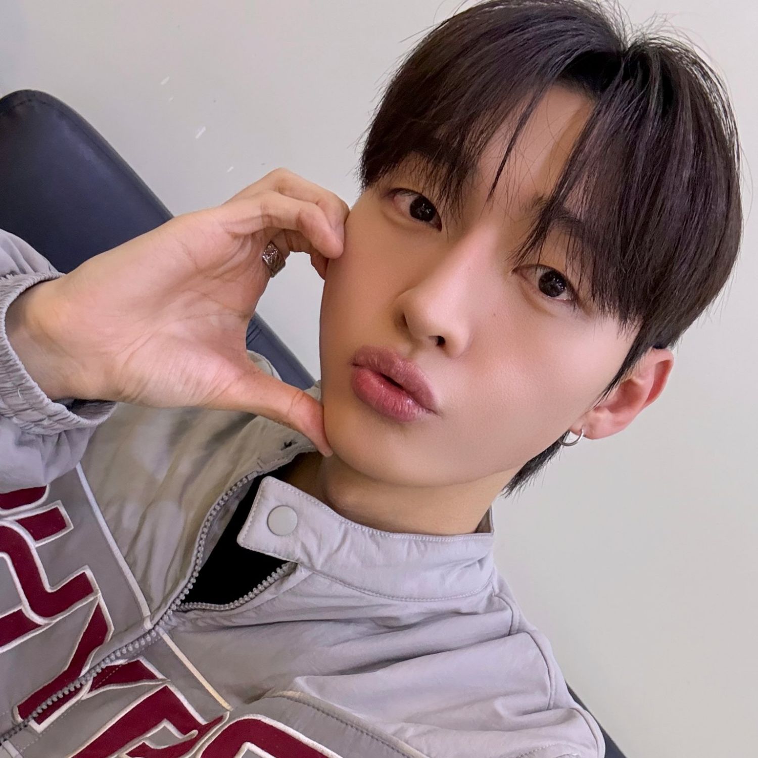 Behind-the-scenes cut of Yoon Jisung