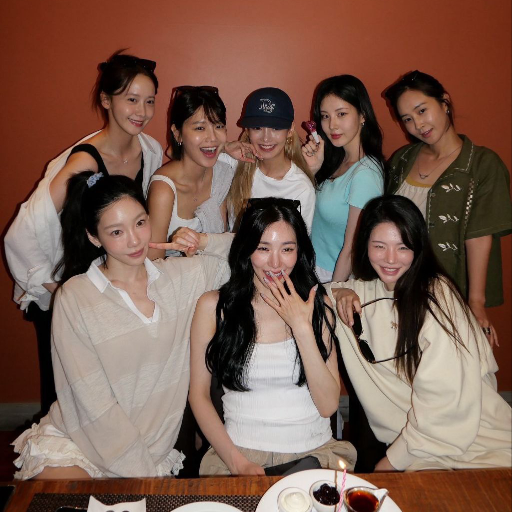 Behind-the-scenes cut of Girls' Generation