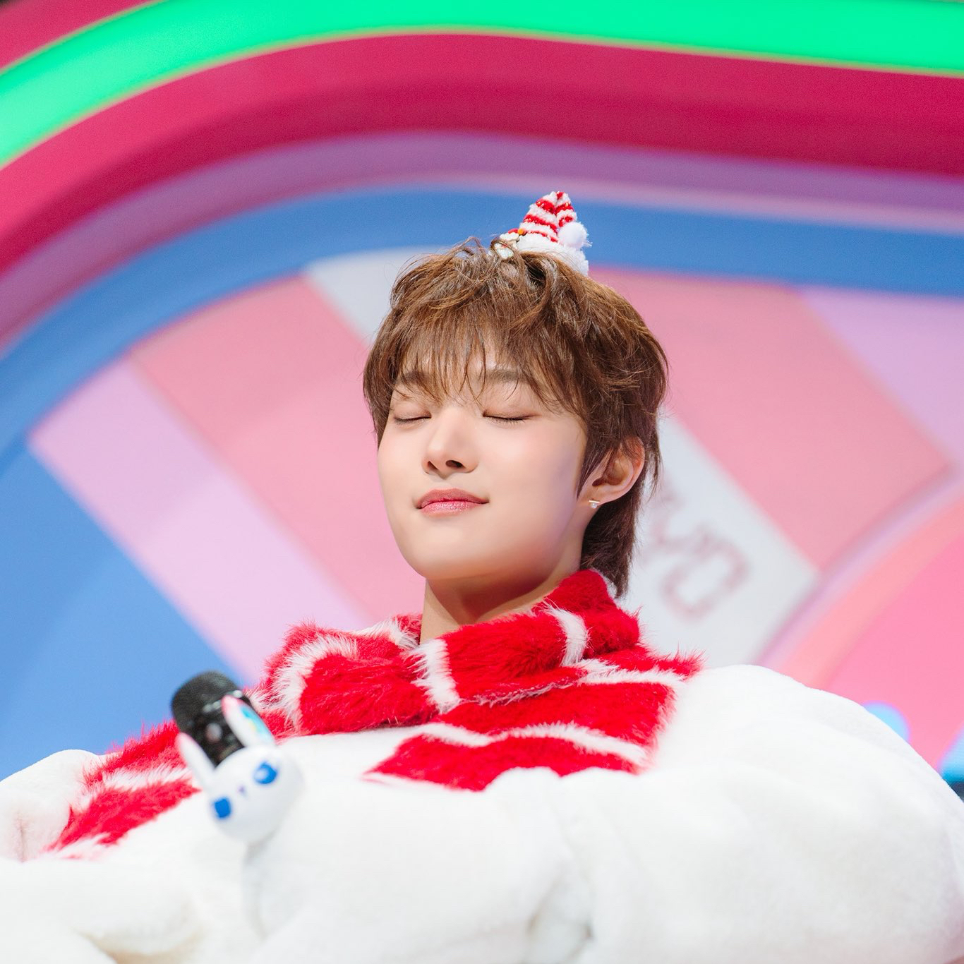 Latest photo of EJ (&TEAM)