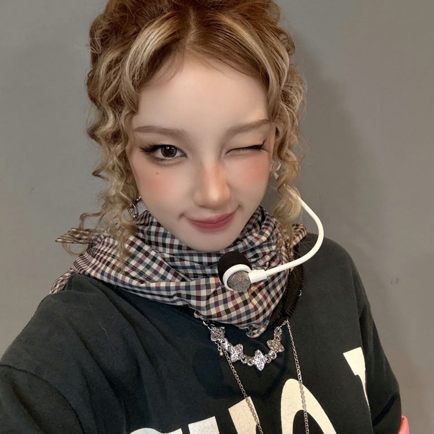Potret di balik layar Yuqi (i-dle)