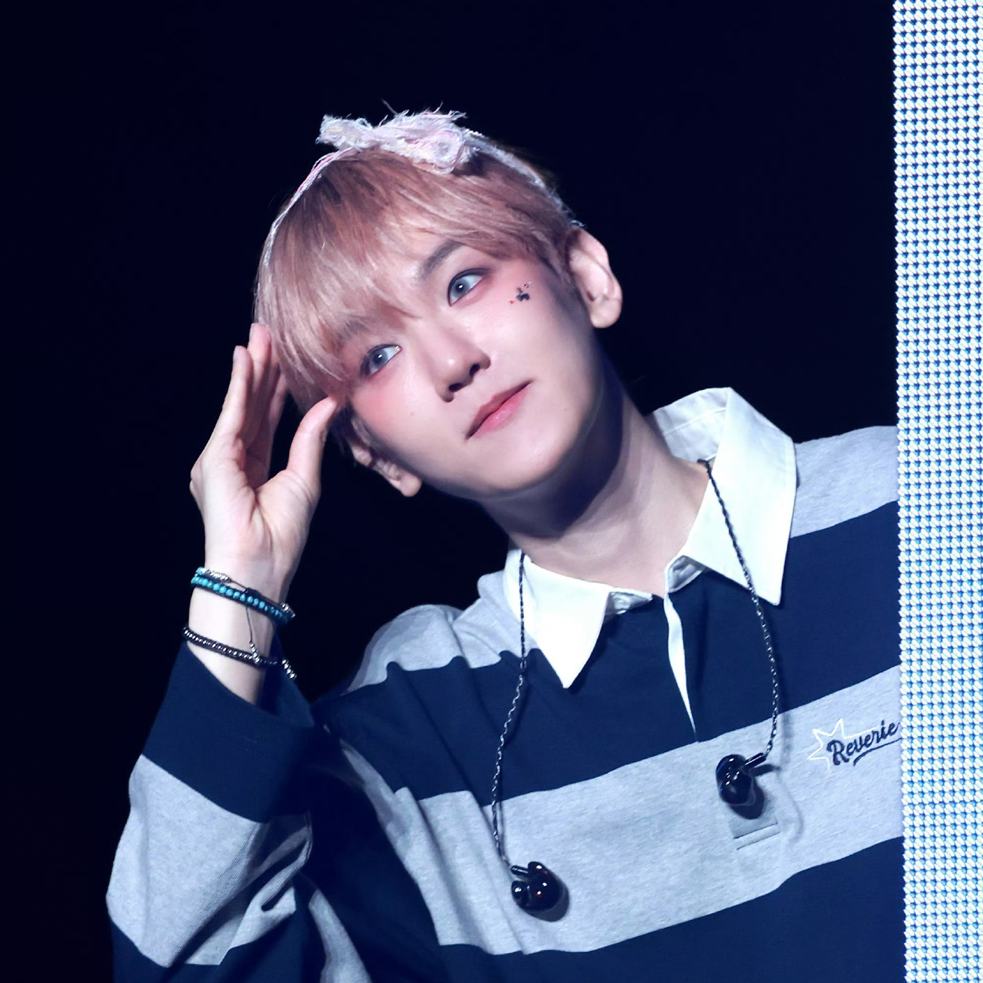 백현 (EXO)의 최신 사진