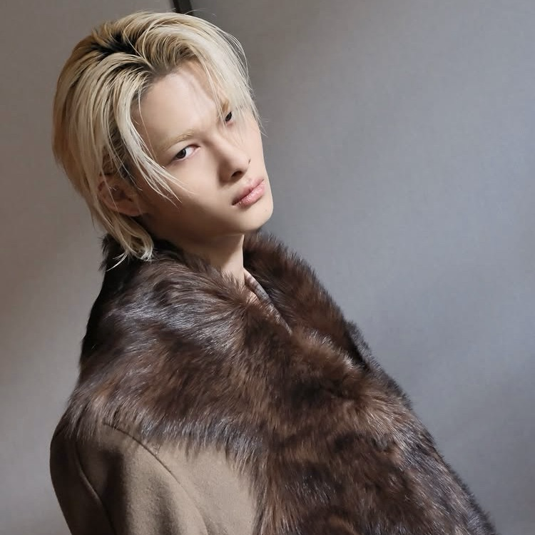 Foto terbaru NI-KI (ENHYPEN)