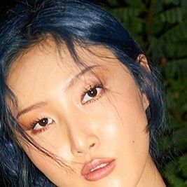 Behind-the-scenes cut of Hwasa (MAMAMOO)